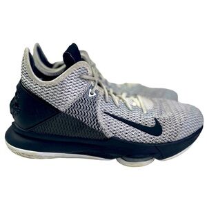 Nike LeBron Witness 4 Sneakers